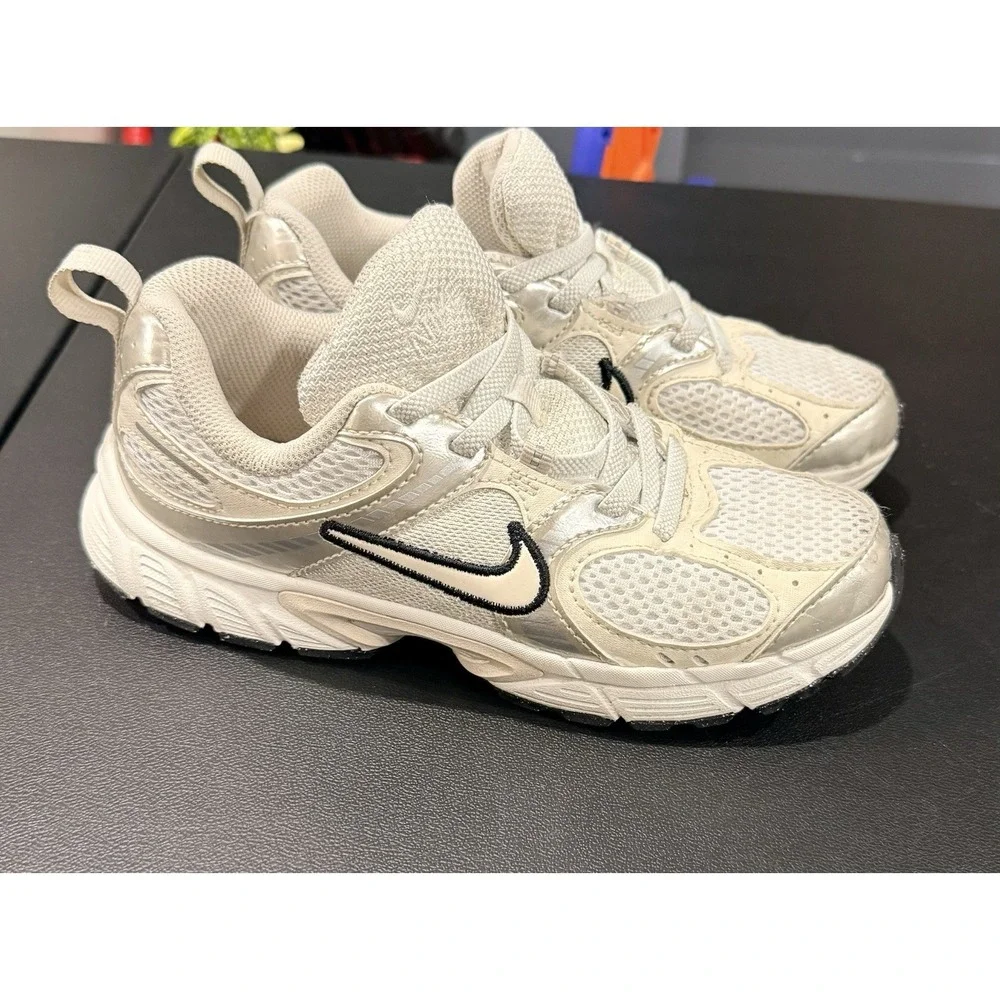 Nike V5 RNR KIDS Trainers US 1.5C